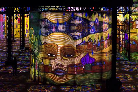 L'atelier des lumières est situé dans le xie arrondissement entre bastille et nation, dans une ancienne fonderie. L'Atelier des Lumières, Klimt, Hundertwasser, Poetic_AI ...