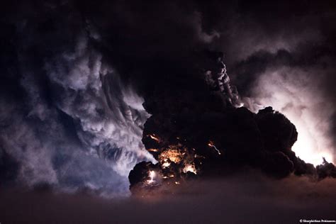 Erupting Volcano In Iceland Fimmv R Uh Ls Eyjafjal Flickr