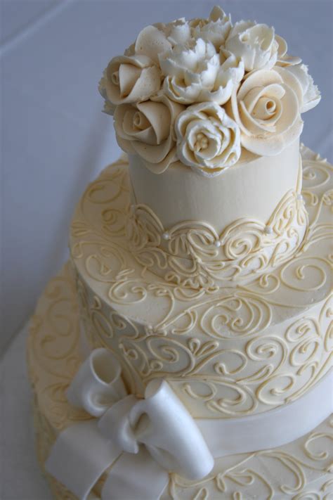 In this tutorial, you will learn a special method of how to divide traditional wedding cake shapes and rejoin them in a rolled fondant. Our picks for Favorite Cakes of the Year(so far….) - White ...