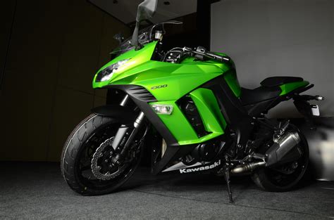 Kawasaki offers 12 new models in india with most popular bikes being ninja h2r, ninja 300 and ninja 650. New Kawasaki Ninja 1000 India photo gallery | Bike Gallery ...