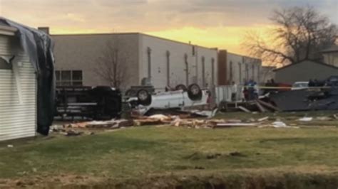 Death Toll Tops 20 As Tornadoes Tear Through Us Midwest And South