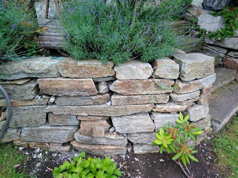 Die natursteinmauer ist ein mehr oder weniger die regelmäßigkeit der neuen natursteinmauer bringt mehr ruhe und struktur in den garten. Laher - Die Natursteinmauer Einzigartig - Standfest - Schön
