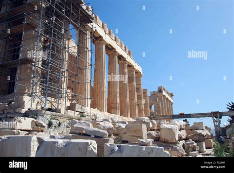 Trabajos De Restauración Del Partenón En La Acrópolis Ateniense En