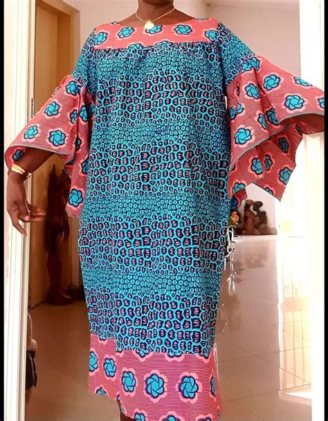 La tendance sur 2020/2021 reste le mélange de tissus, des touches de tissu satin, des strass, de la le robe en wax haute en couleur : Pin by Mambo Antoinnette on CHIC in 2020 | Latest african ...