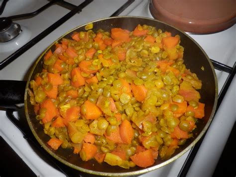 250 g de pois cassés 150 g de lardons fumés Pois cassés au curry : Recette de Pois cassés au curry ...