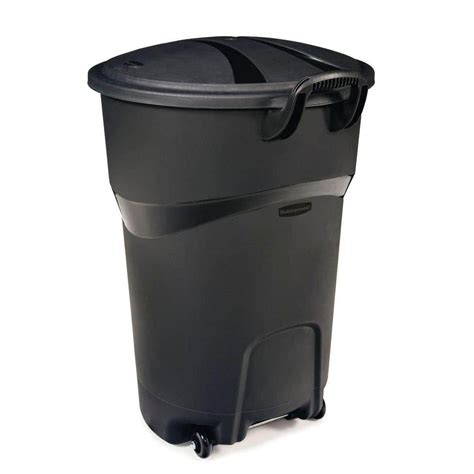 Rubbermaid Roughneck 32 Gal Black Wheeled Trash Can With Lid 1497