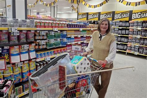 Crawley Foodbank Grabs Vital Supplies In Trolley Dash At Grand Opening