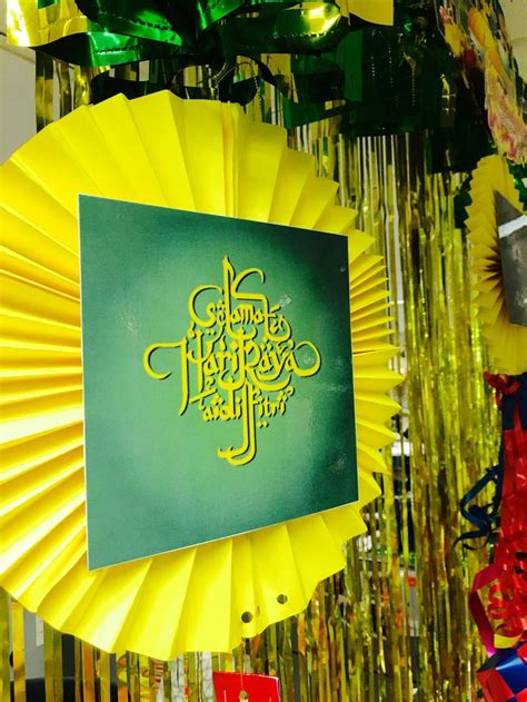 Tibe lah masa nak kene hias office / hotel / sekolah dengan decorations hari. Eid/Hari Raya Aidilfitri decorations | Decor, My favorite ...