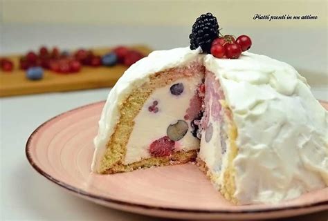 Sono un po' arretrato con i post, lo so (le colleghe mi rimproverano sempre che non posto più con preparazione: Lo zuccotto ai frutti di bosco e panna è davvero perfetto ...