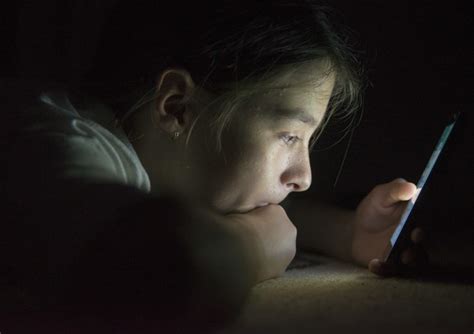 Adolescenti, piu' insonnia da smartphone e cyberbullismo ...