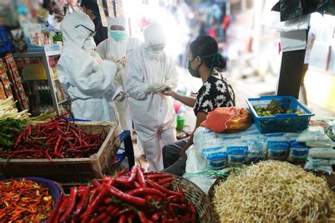 Di Pasar Tradisional Makassar Gowa Orang Reaktif Dari Rapid Test