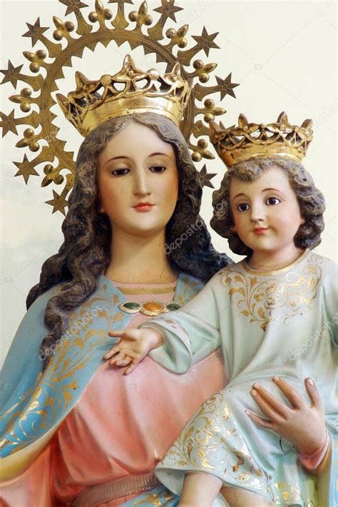 María Auxiliadora Estatua En La Parroquia Del Sagrado Corazón De Jesús