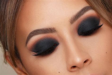 How To Apply Black Eye Makeup Easy To Follow Guide Makeup And Beauty Guides