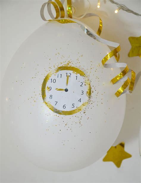 Auf silvester folgt mit dem neujahrstag der 1. Silvester Countdown - Uhr zum Ausdrucken | Geschenke ...