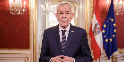 Although mr van der bellen, 72, is officially independent, he led austria's greens for a decade and some european green politicians were hailing. Neujahrsansprache: "Mit Mut und Zuversicht": Bundespräsident