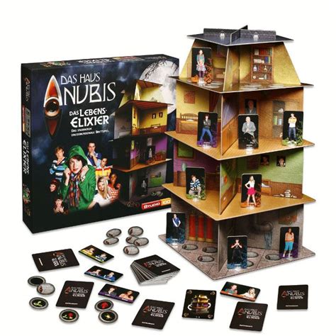 Gemeinsam wird das haus anubis in der tischmitte aufgebaut. Das Haus Anubis - 3D Das Lebenselixier, 16,49 ...