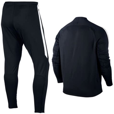 Scopri ricette, idee per la casa, consigli di stile e altre idee da provare. Paris Saint Germain UCL Tech Trainingsanzug 2016/17 - Nike ...