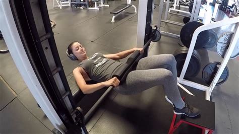 Exercise How To Smith Machine Single Leg Hip Thrust Youtube