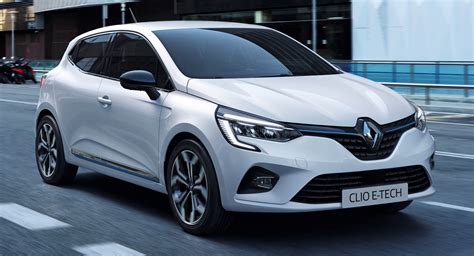 Renault Clio Narrowly Beats Vw Golf To Become Europes Best Selling Car