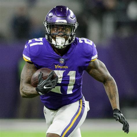 Our live drafts take place 24/7 and let you draft with a variety of league host settings including mock draft against real opponents, with your league host's settings. Fantasy Football 2018: Early Mock Draft After Top Free ...