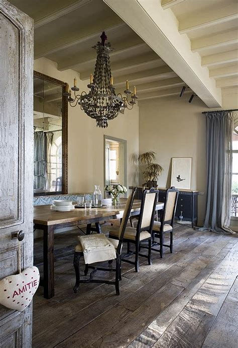 Aged wood opens its beauty here. Back to: Decorating with a Vintage Farmhouse Inspiration