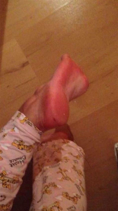 Amanda Holdens Feet