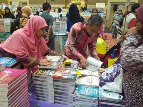 Langkah pertama dalam adalah menyiapkan lembar buku besar yang akan digunakan. CARA MUDAH MENULIS NOVEL: PENULIS PERLU BELAJAR MEMASARKAN ...