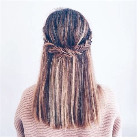 Apply more hair oil and shine spray to the ponytail with the hands, then brush through. 10 Super-Trendy Easy Hairstyles for School - PoPular Haircuts