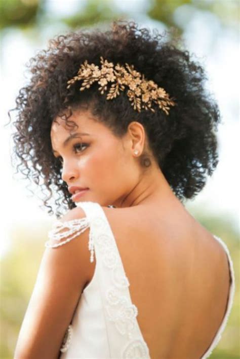 Coiffure pour une mariée  Coiffure mariage, Mariage cheveux bouclés