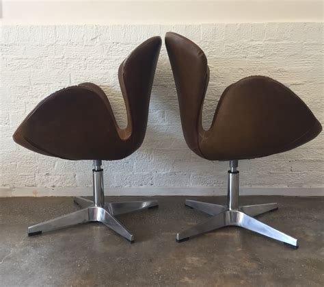 Mid Century Modern Swan Chairs Brown Vinyl Arne Jacobsen Style Pair