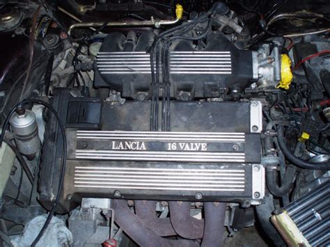 Lancia Thema Lancia Themaengine1