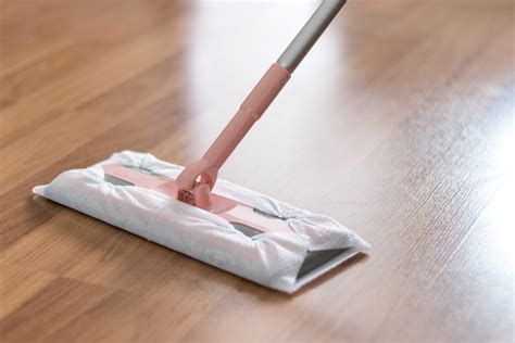 Schau dich mal bei google um. Wie oft sollte man Laminat wischen? » Sauberkeit und Pflege