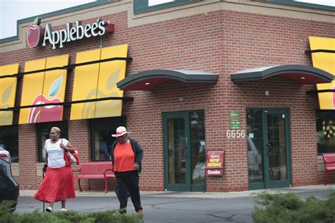 Applebee's Blames Failed Millennial Campaign For Restaurant Closings