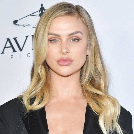 Pregnant Lala Kent Poses Naked To Show Off Growing Baby Bump Paperblog