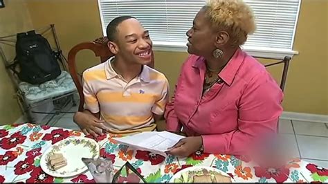 Now Out Of Prison Rae Carruth Sends Large Cash T To Son Abc11 Raleigh Durham