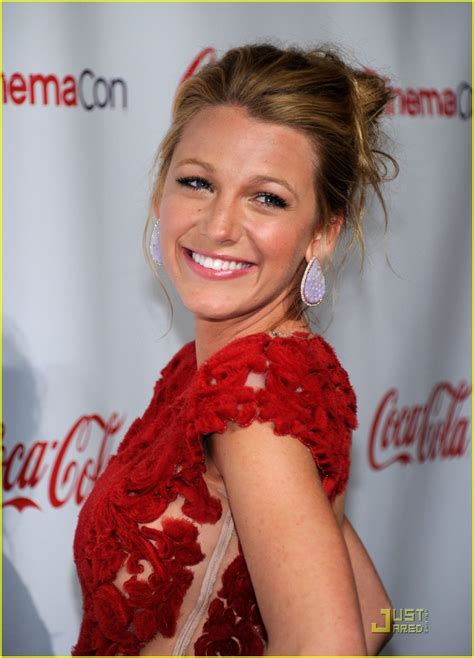 Ultimate Music Zone Cinemacon Awards 2011 Blake Lively