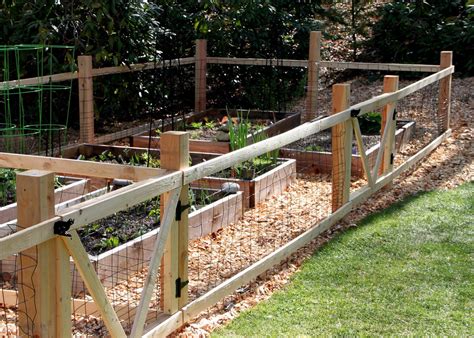 Vegetable Garden Fence a Good Looking Protection | Garden Design Ideas