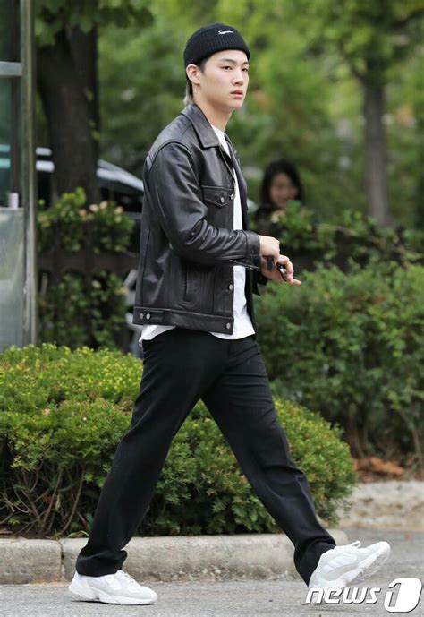 Got7's jb is under controversy for obscene pictures. JB GOT7
