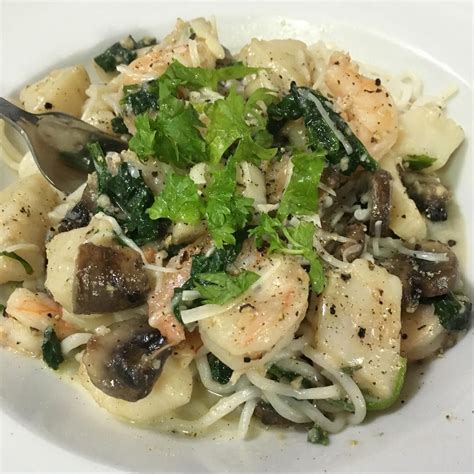 When you want a large snack with a small calorie count, popcorn delivers. @wannabechefbf Seafood Pasta with Scallops and Shrimp # ...