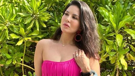 Sunny Leone In Stunning Bikinis Enjoys A Dip In The Sea At Maldives See Pics And Video From