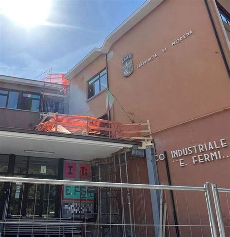Modena Scuola è bufera sulla preside del Fermi Crea allarmismo