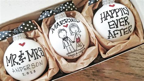 Whether modern or traditional engagement gifts. Personalized Gifts For Wedding Couple in 2020 | Diy ...