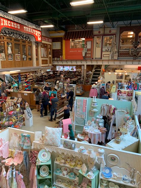 Antique Mall Hours Of Nostalgic Memories Edmonton Alberta July 2019