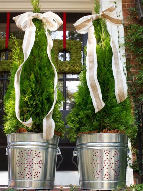And of course for the classic outdoor christmas decoration, you can't forget your lights. 30 Best Outdoor Christmas Decorations Ideas