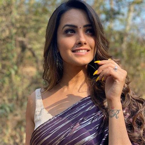 naagin 4 actress anita hassanandani loves clicking pictures on set and here s proof