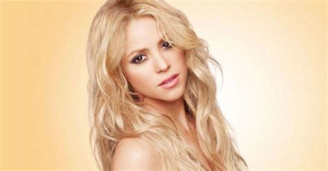 Shakira Se Pasea En Bikini Y Sin Una Gota De Maquillaje En Las Playas