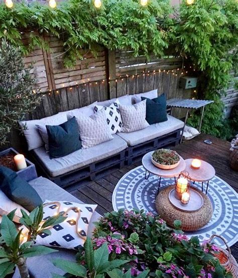 Bohemian Outdoor Living Space With Garden Decorating