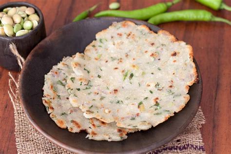 Karnataka Style Avarekalu Akki Rotti Recipe By Archanas Kitchen