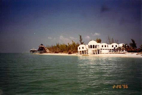 The tennessee dome house is still standing. Dome homes and Pyramid house in Cape Romano Marco Island ...
