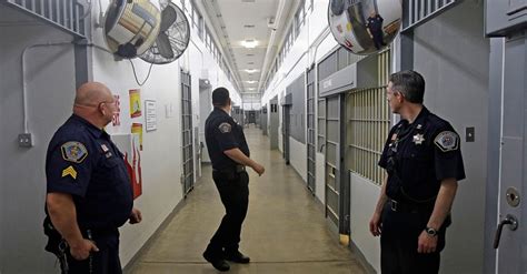 Americas Jails Have An Hr Problem